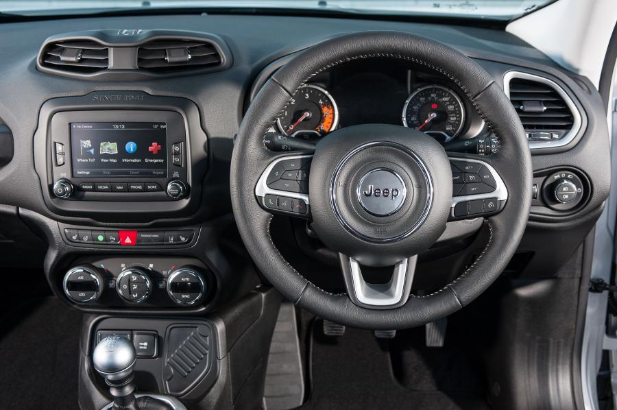  Jeep Renegade Limited 2015 года  (UK) (фото 22 из 30)